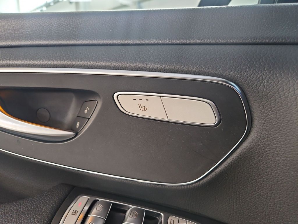 Fahrzeugabbildung Mercedes-Benz V 250 d Edition lang AMG 7 Sitze Standhz AHK LED