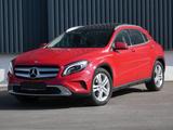 Mercedes-Benz GLA 180 Urban Bi-Xenon Navi Panorama Teilleder - rote Mercedes-Benz GLA 180