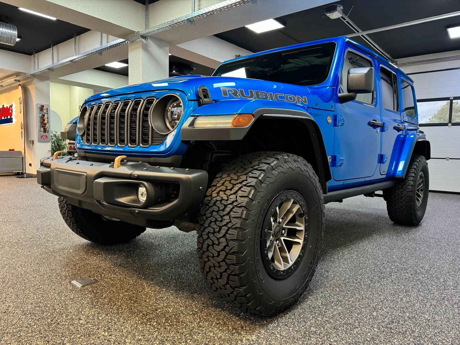 Fahrzeugabbildung Jeep RUBICON 392-6.4L HEMI V8-RECON 35"-STEEL BUMPER
