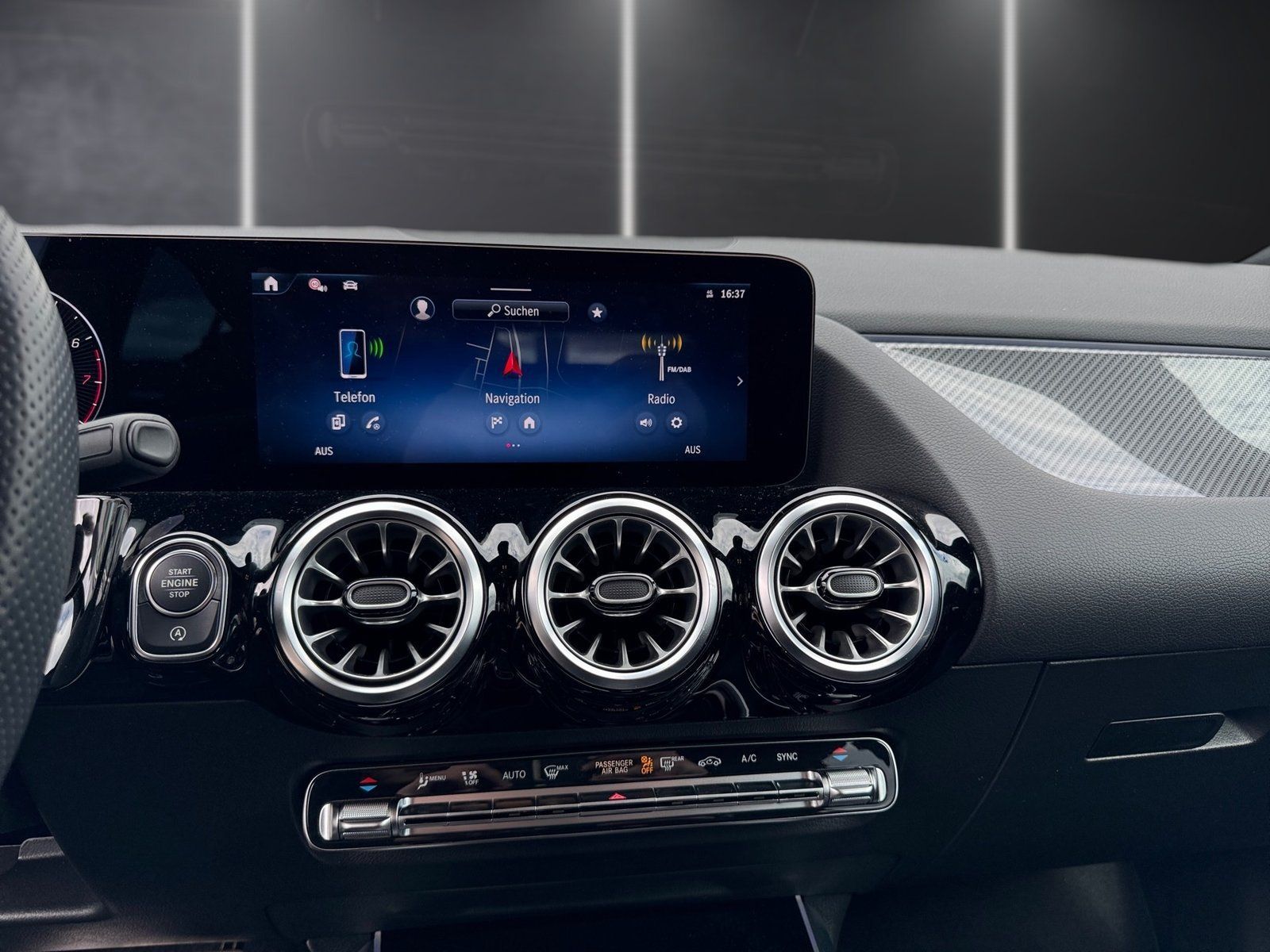 Fahrzeugabbildung Mercedes-Benz GLA 200 AMG Prem Plus*Pano*HUD*Multibeam*Totwink