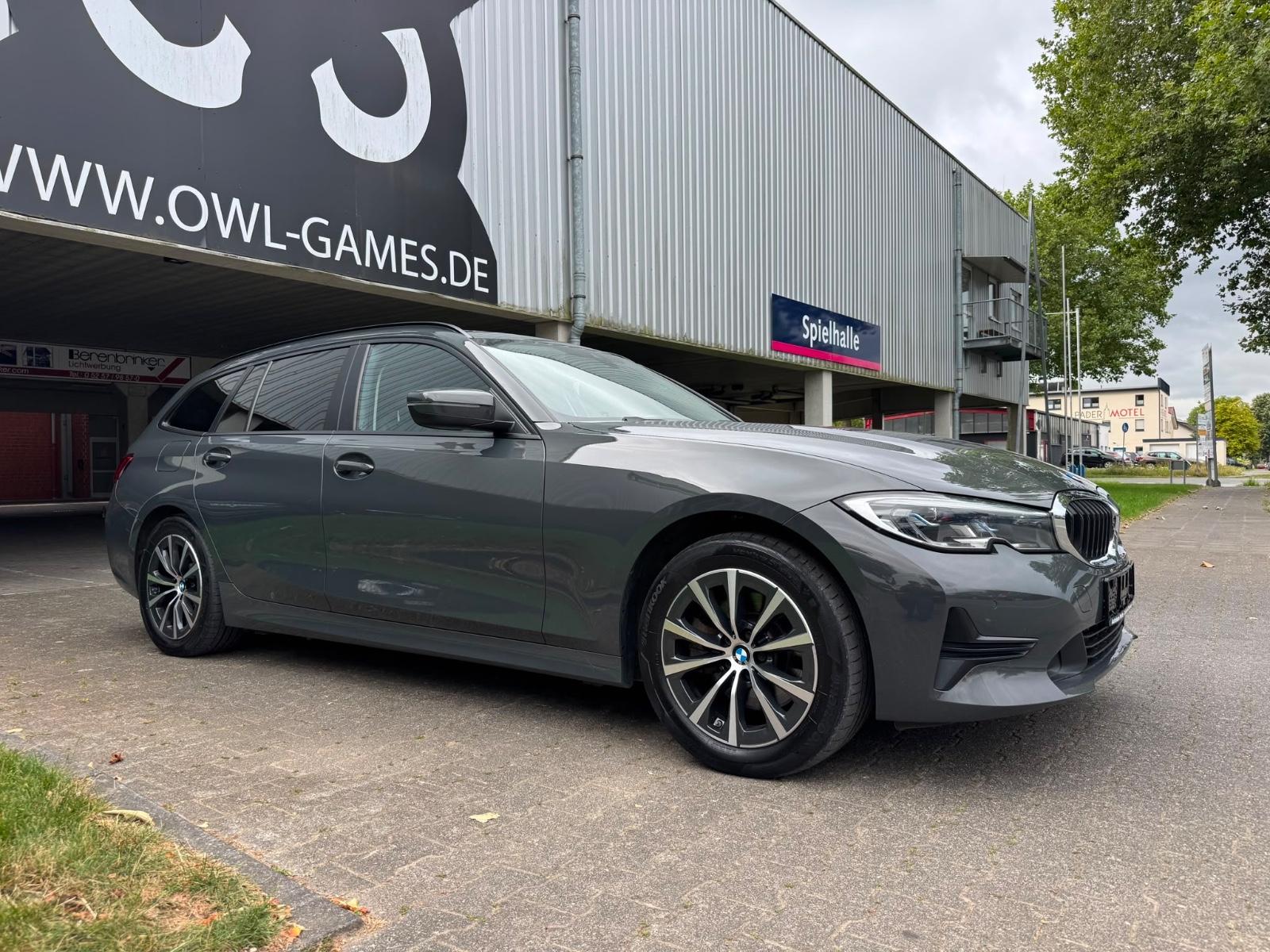 BMW 320e Touring  Advantage