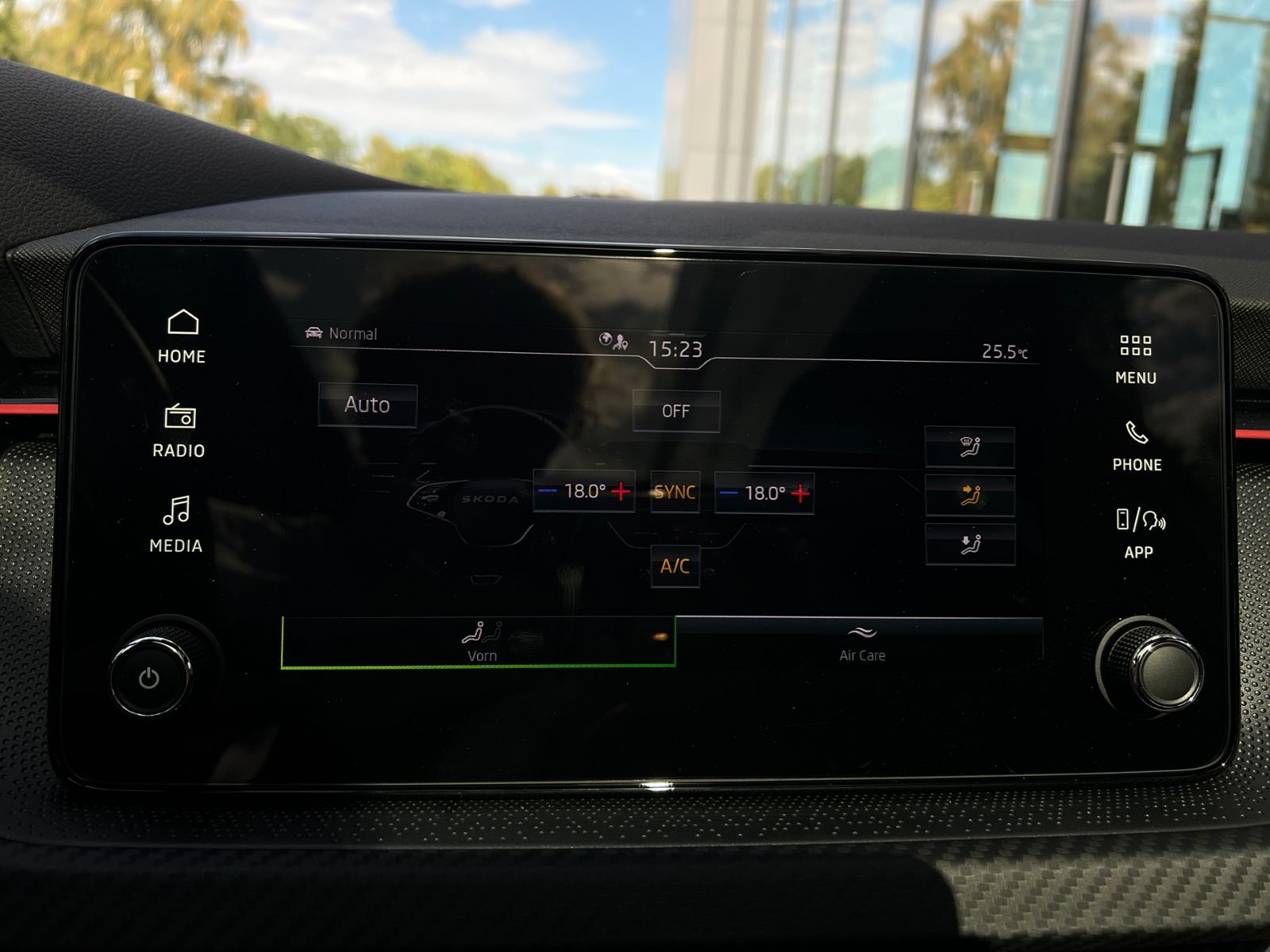 Fahrzeugabbildung SKODA Kamiq Monte Carlo 1.5 TSI DSG *AHK vorb., Matrix