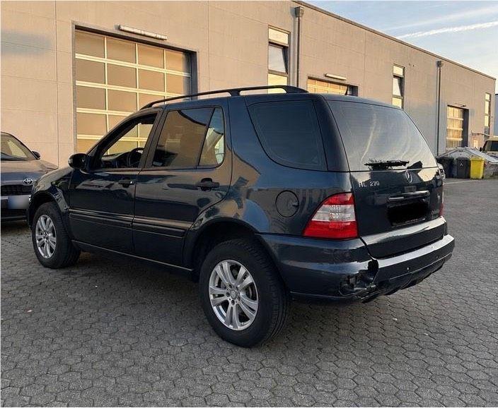 Mercedes-Benz ML270 2005 — interior