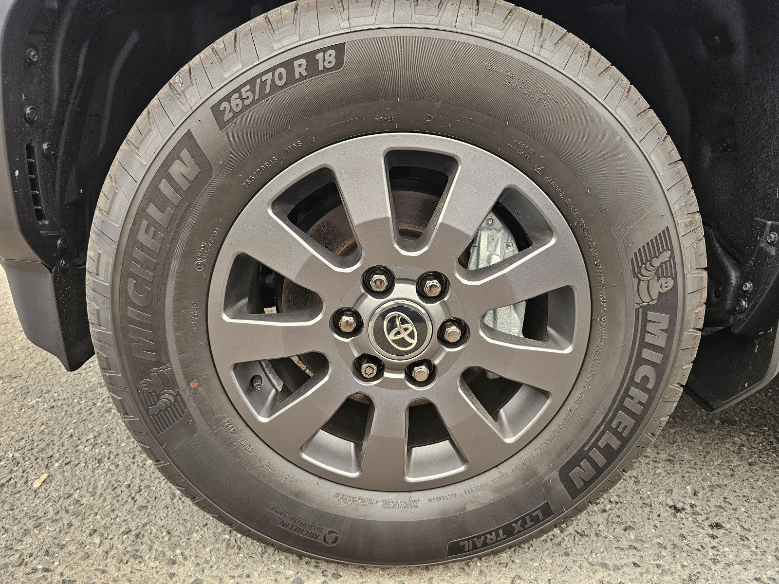 Fahrzeugabbildung Toyota Land Cruiser Premium Hybrid T1 72.000EUR! Stock!