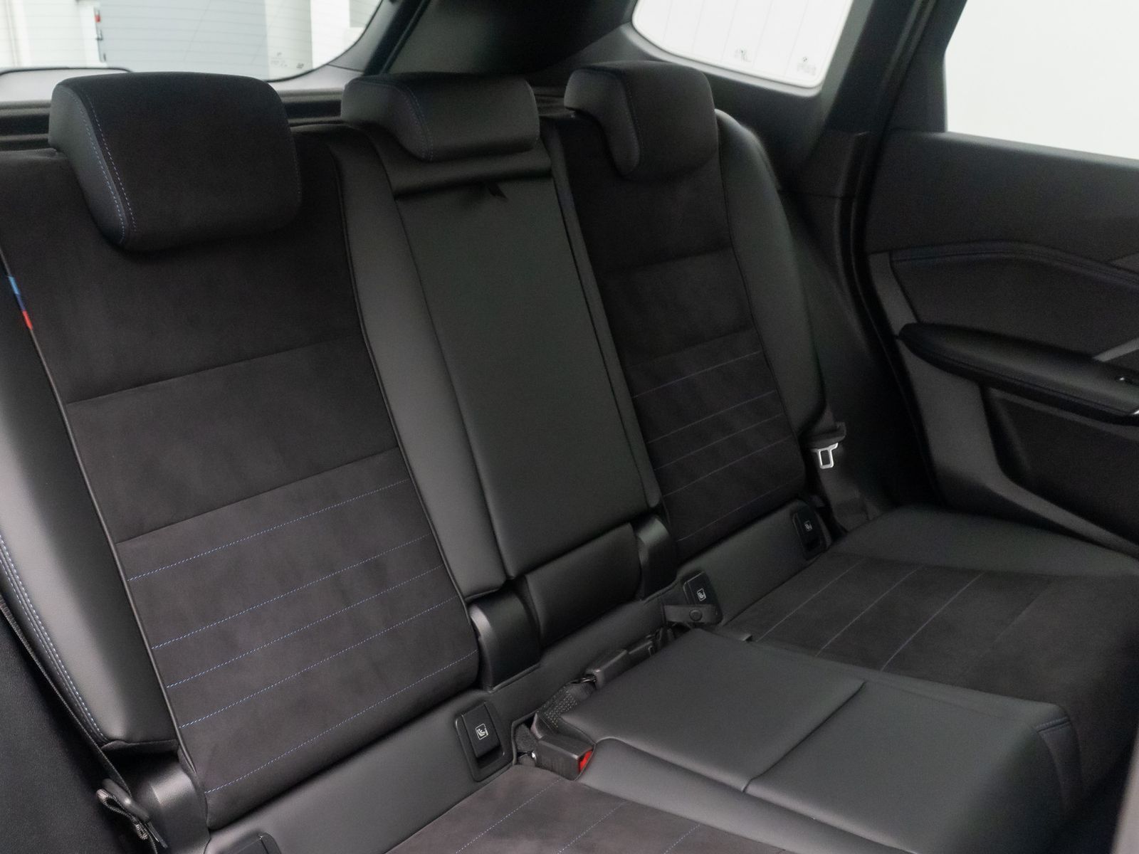 Fahrzeugabbildung BMW iX1 xD30 M Sport DAB Kamera FernlichtAss Komfort