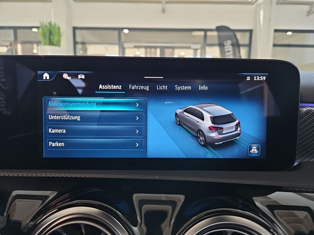 Fahrzeugabbildung Mercedes-Benz A 180 Progressive Navi LED SpurH SHZ KeyLess KAM