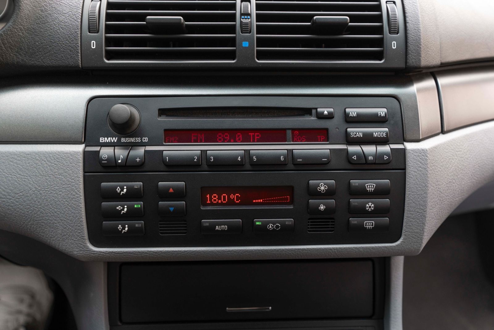 Fahrzeugabbildung BMW M3 E46 COUPE H&K SZH BIXENON TEMPOMAT SCHALTER