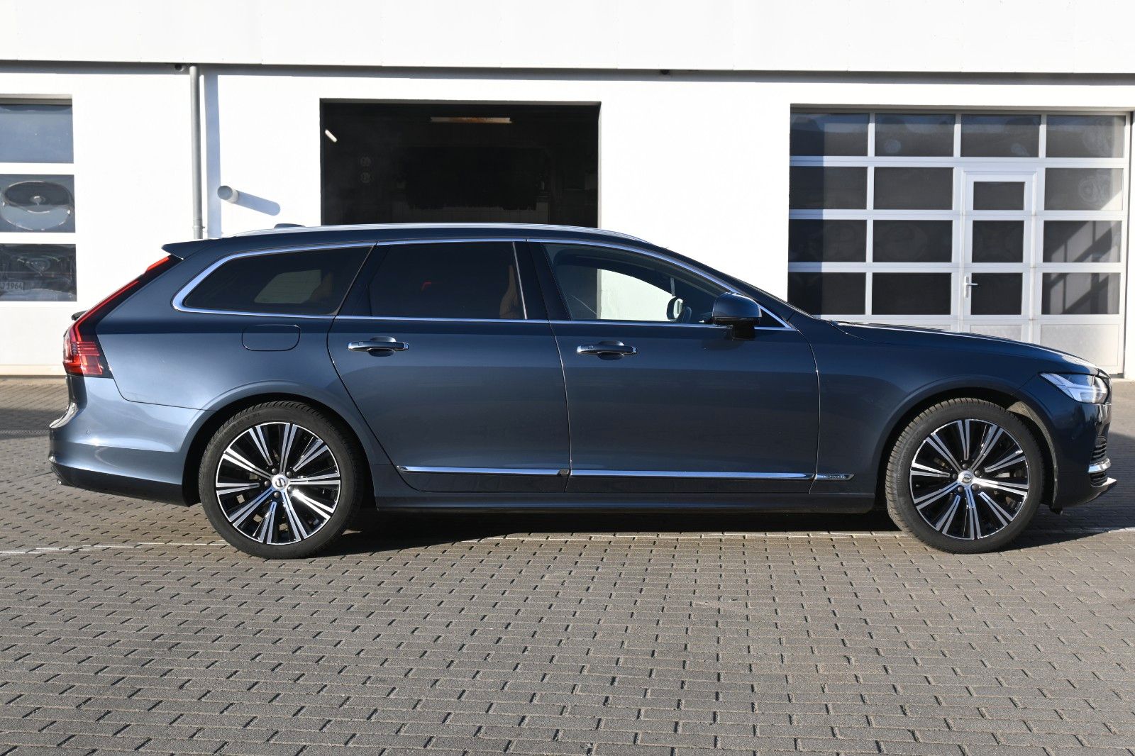 Fahrzeugabbildung Volvo V90 T8 AWD PHEV Inscrip.*Pano*STHZG*360°*