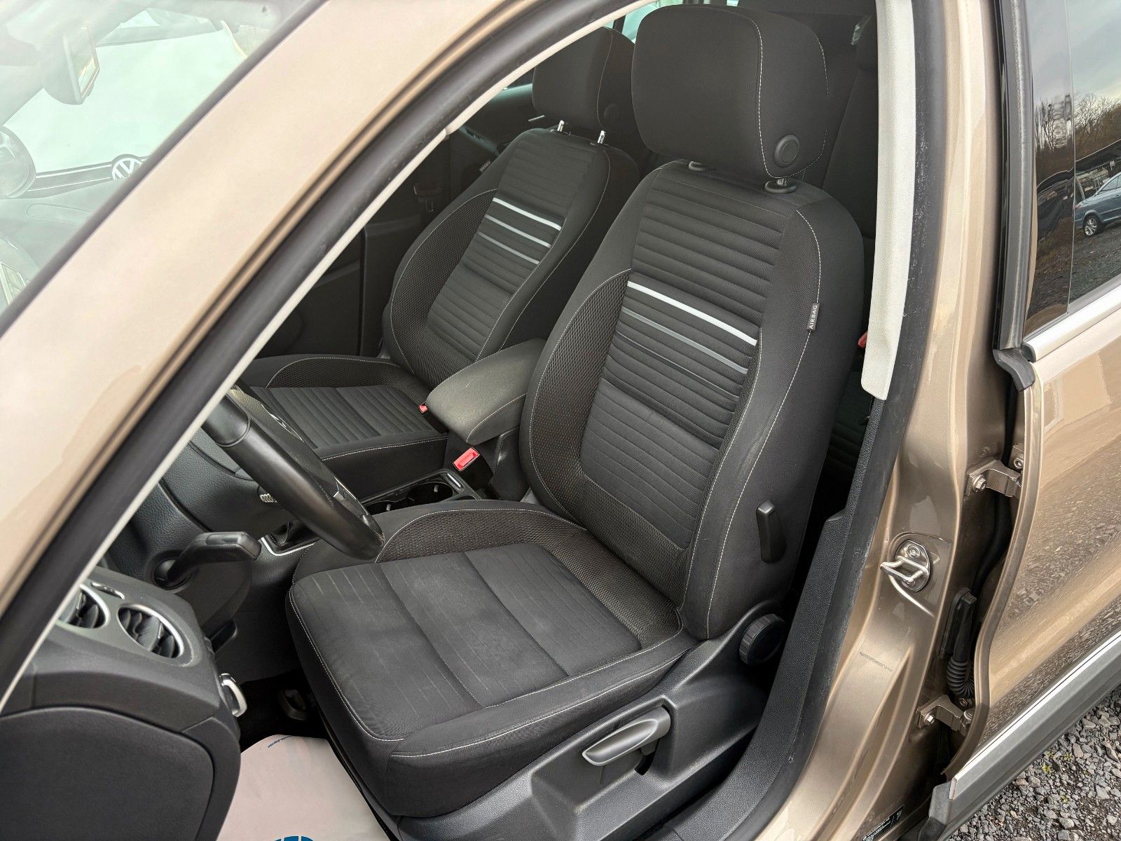 Fahrzeugabbildung Volkswagen Tiguan 1.4 TSI Cup Sport & Style Navi SPORTSITZE