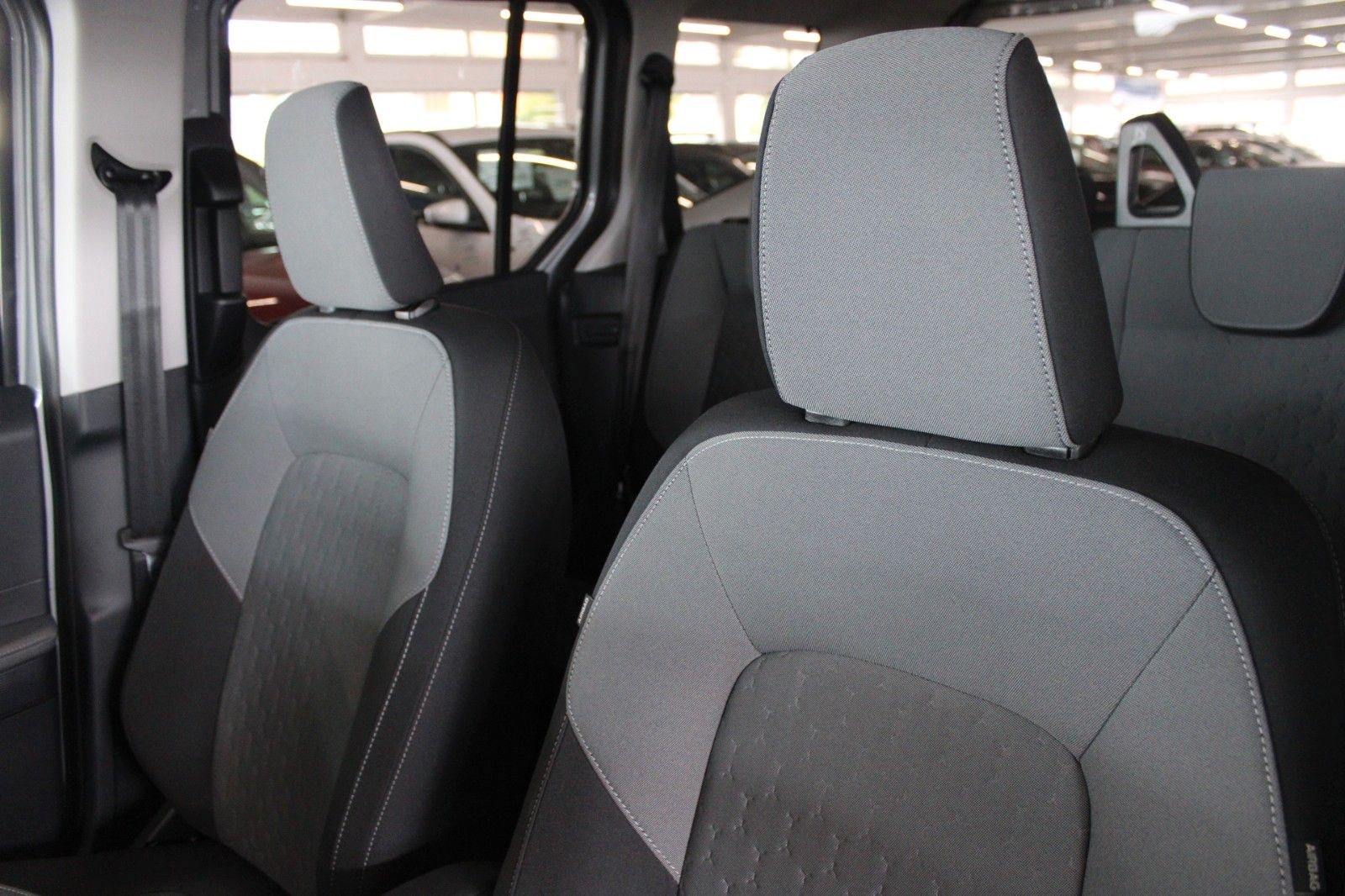 Fahrzeugabbildung Ford Tourneo Courier Titanium Kamera WinterPaket2 uvm