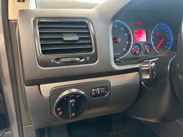 Volkswagen Golf V Lim. Tour *KLIMA*SZHZ*TEMPOMAT*AHK*