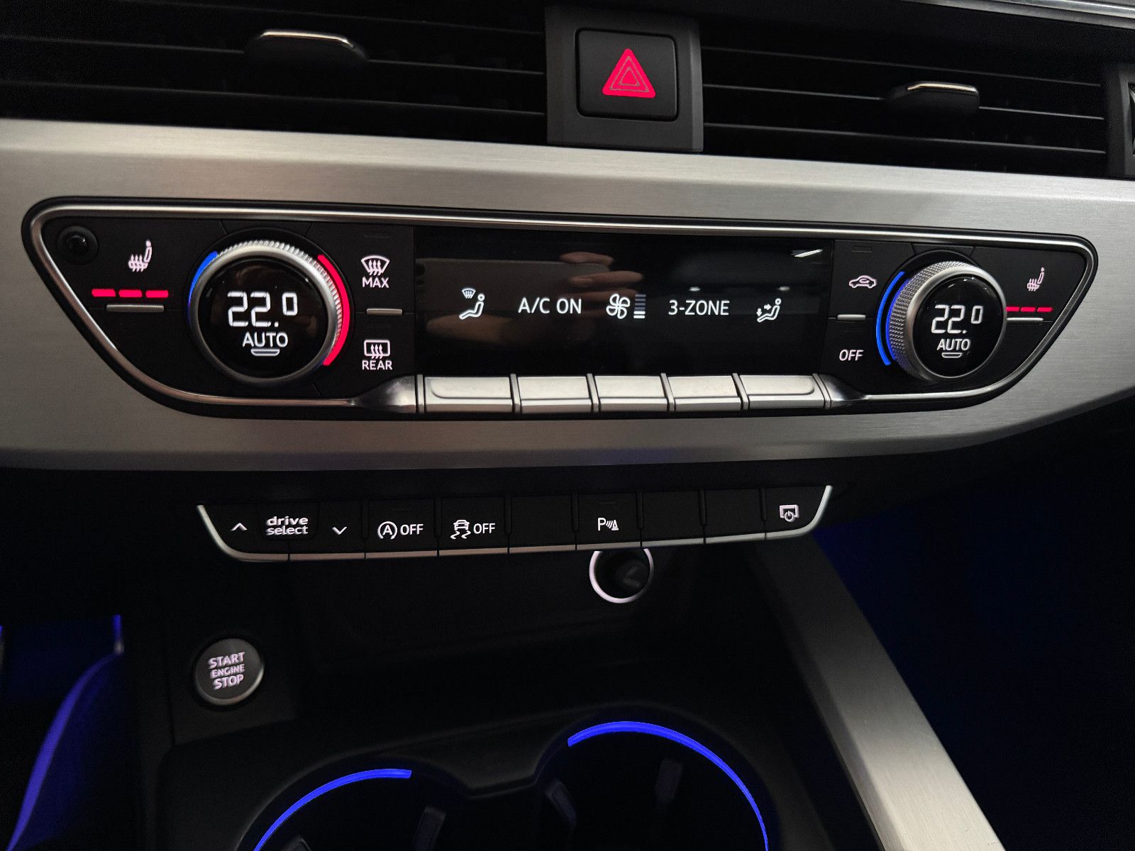 Fahrzeugabbildung Audi A4 2.0 TFSI S-TRONIC 3X-SLINE VIRTUAL LED VOLL