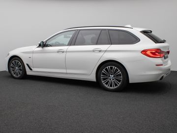 Fahrzeugabbildung BMW 520d SportLine Kamera Panorama HUD H/K AHK LED