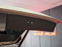 Fahrzeugabbildung Volvo XC 90 T8 Plus Dark Recharge Plug-In Hybrid AWD