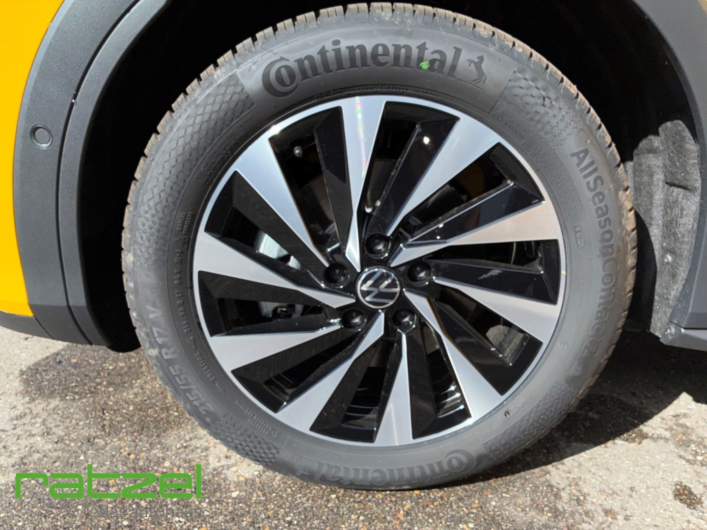 Fahrzeugabbildung Volkswagen T-Roc LIFE 1.5 eTSI 5J.Garantie+Navi+SHZ+PDC