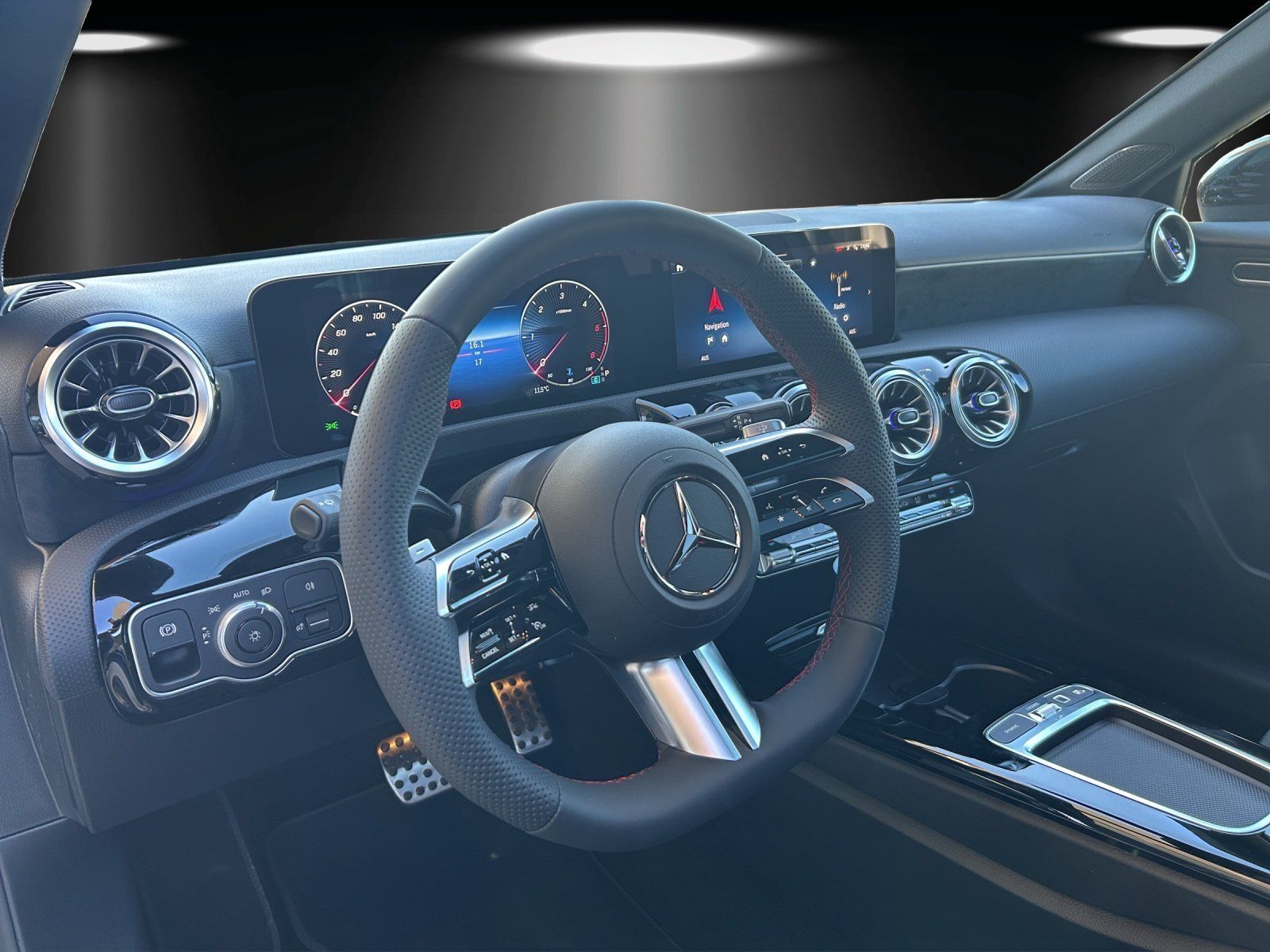 Fahrzeugabbildung Mercedes-Benz A 220 d AMG Distronic MULTIBEAM Pano KEYGO Sound