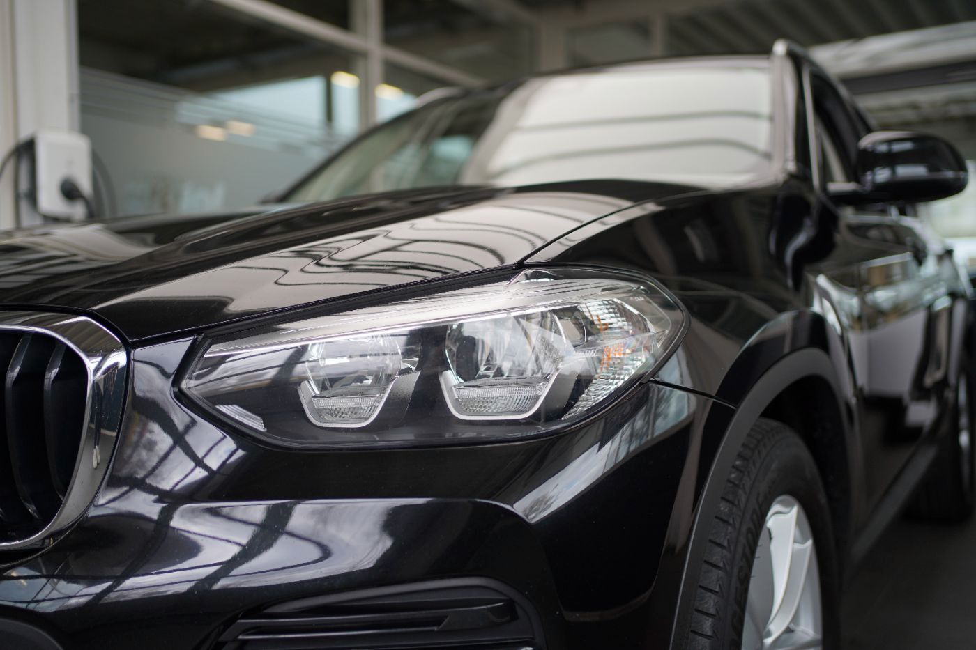 Fahrzeugabbildung BMW X3 xDrive 20d Advantage +Glasdach+HeadUp+HiFi+PD