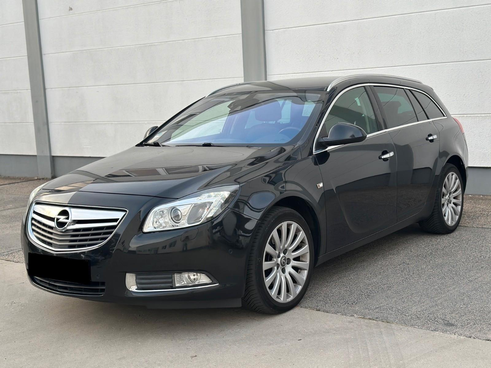 Opel Insignia 2013 — rear view