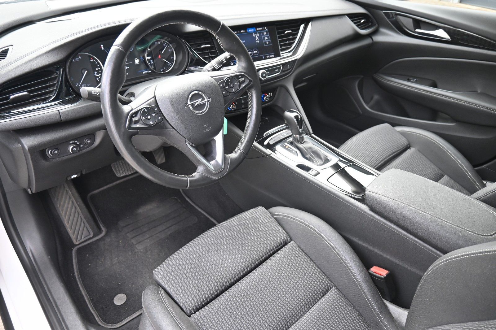 Fahrzeugabbildung Opel Insignia B Sports Tourer Innovation 4x4