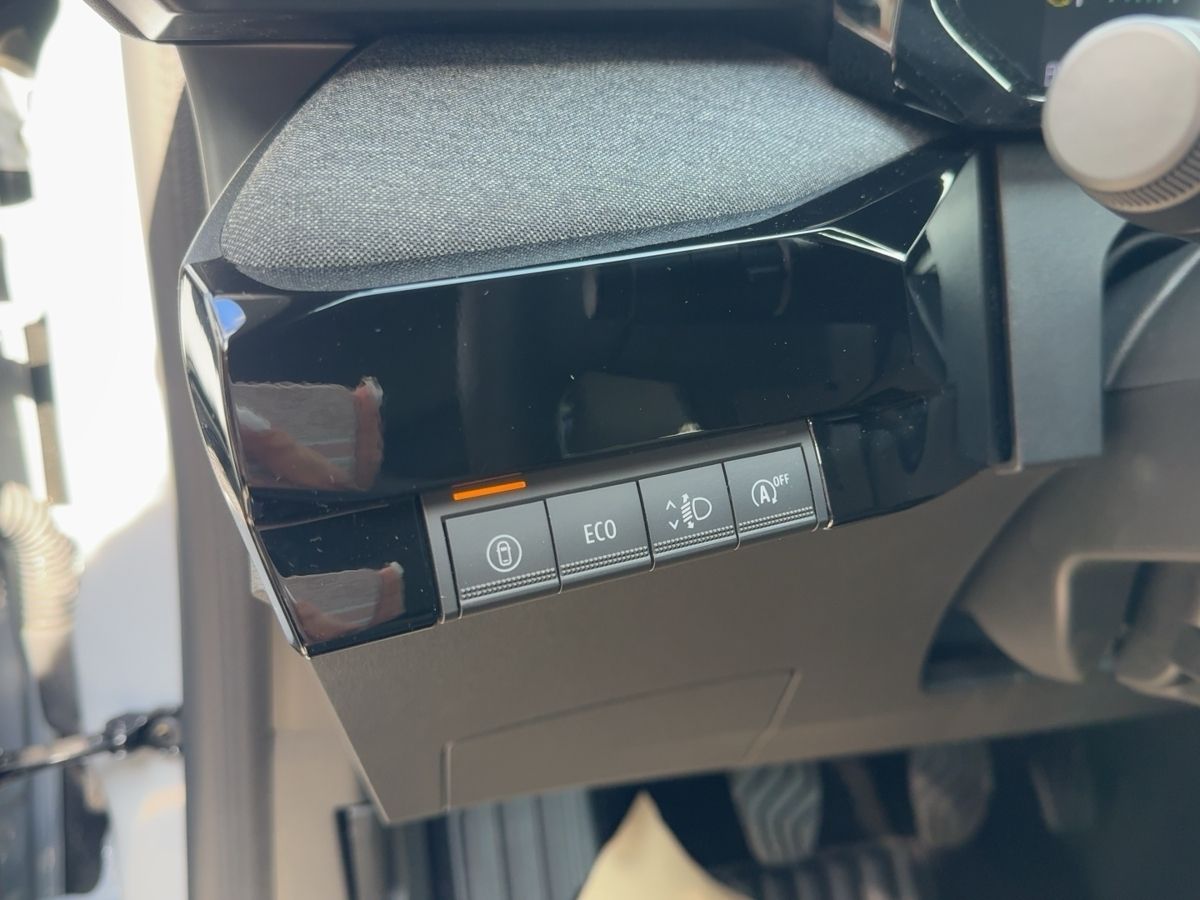 Fahrzeugabbildung Renault Clio Evolution TCe 115 - mit KI generiert/bearbeitet