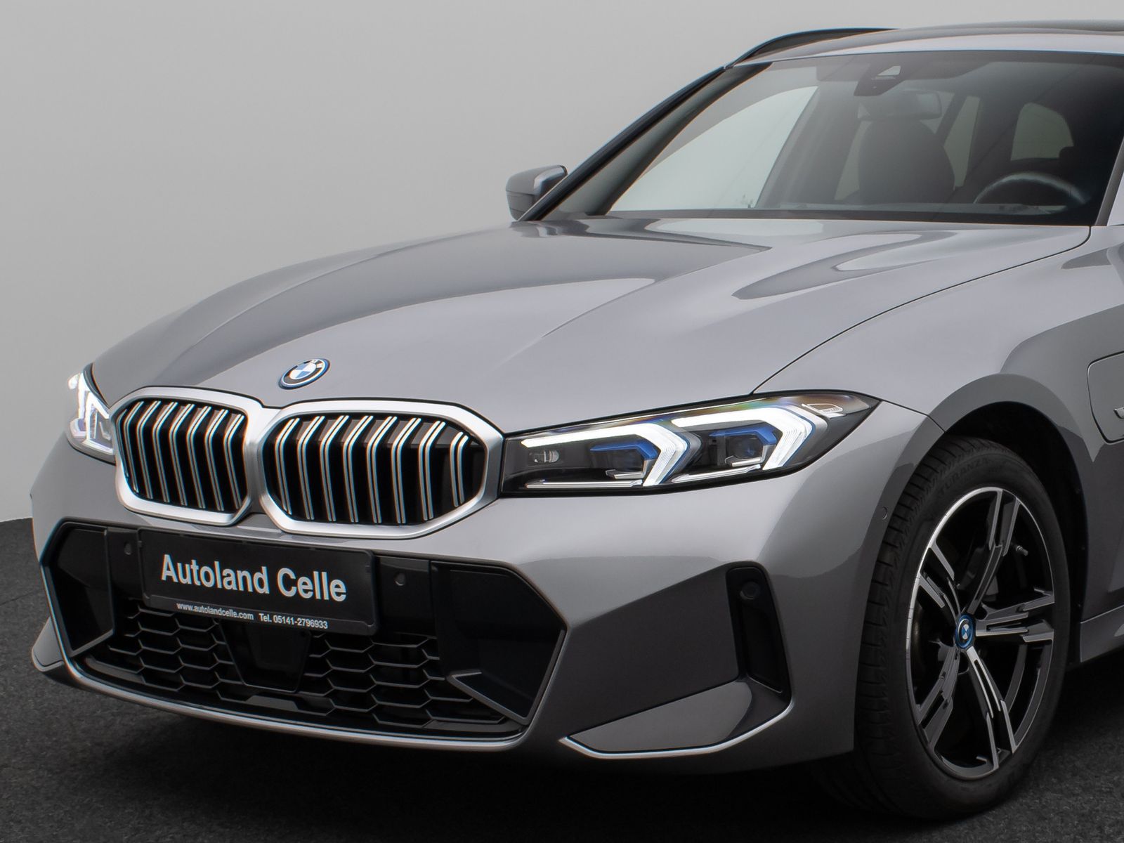 Fahrzeugabbildung BMW 330e M Sport Panorama Kamera HUD DAB HiFi AHK