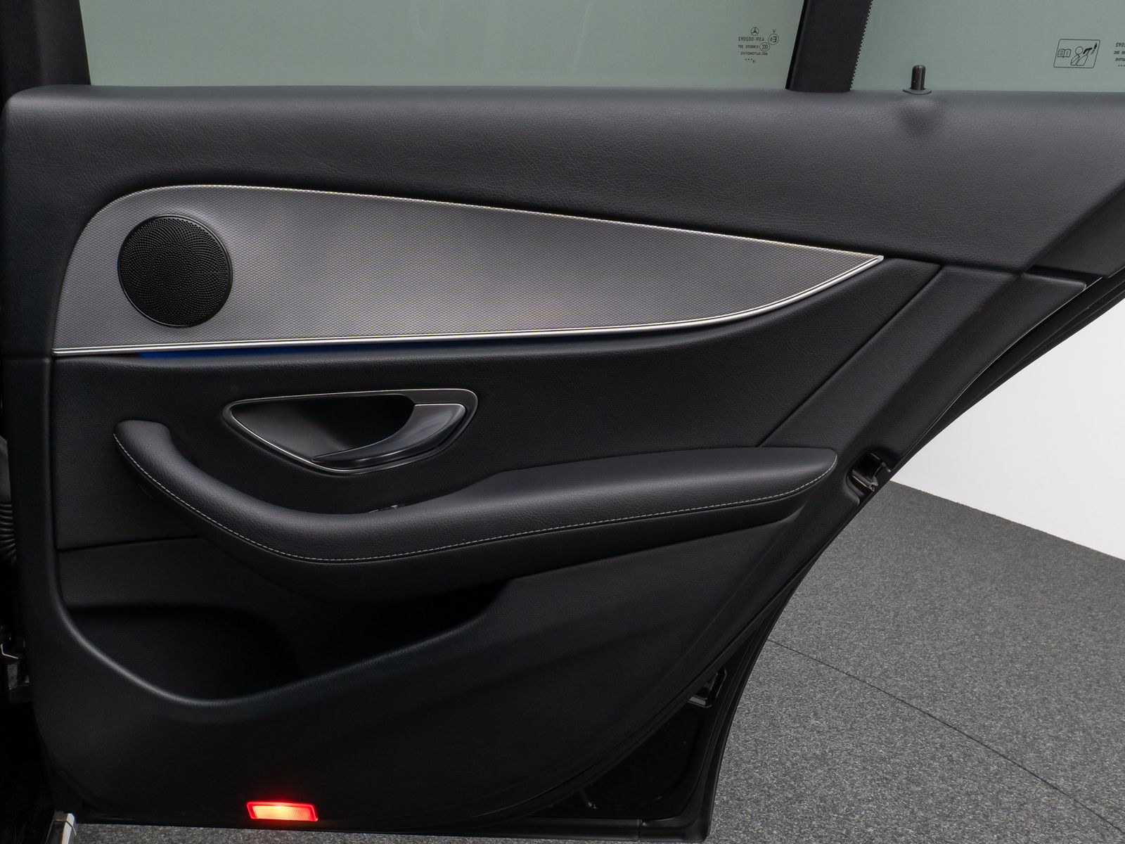 Fahrzeugabbildung Mercedes-Benz E 220d T-Modell Avantgarde Kamera AHK Tempomat