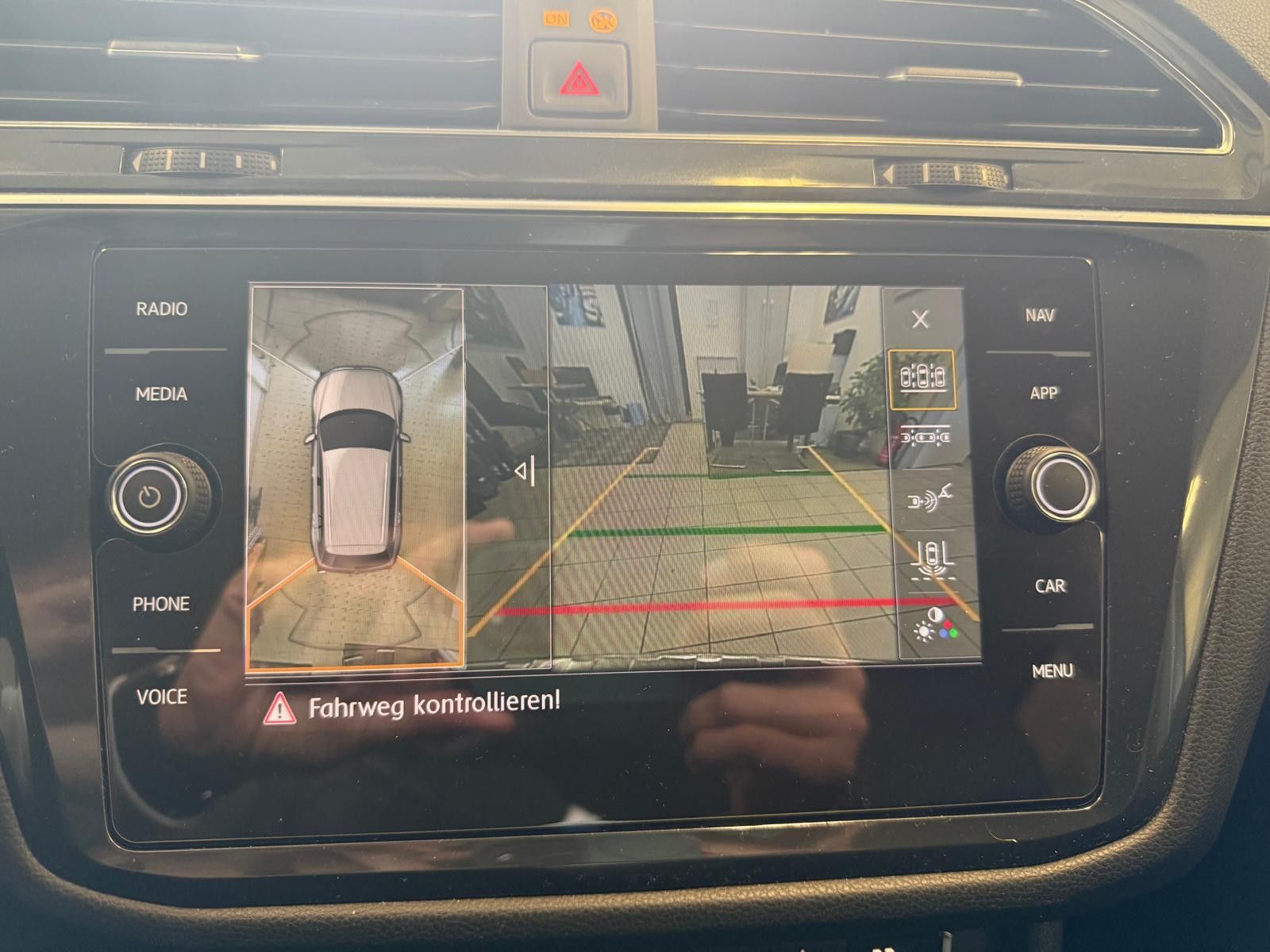 Fahrzeugabbildung Volkswagen Tiguan Allspace IQ.DRIVE/1. Hand / Navi /Digital