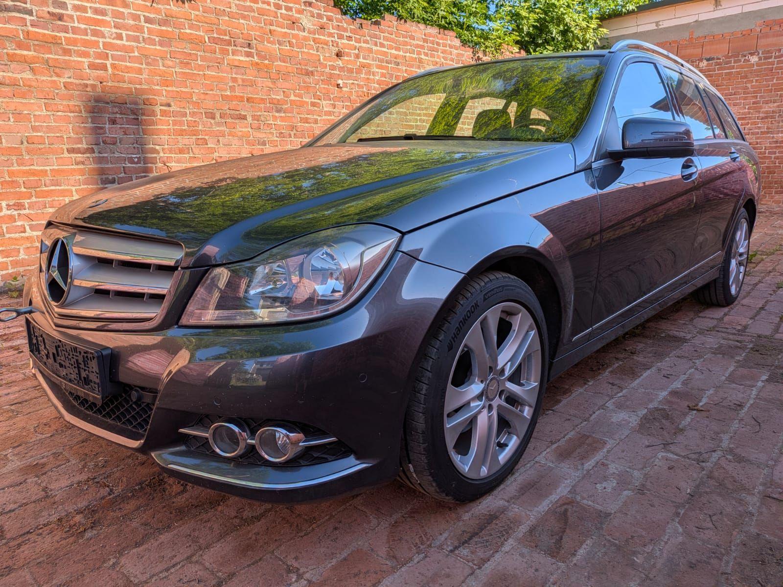 Mercedes-Benz C220 2014 — photo 35
