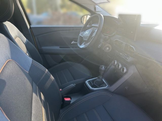 Fahrzeugabbildung Dacia Sandero III Stepway Expression Winterpaket+Navi,