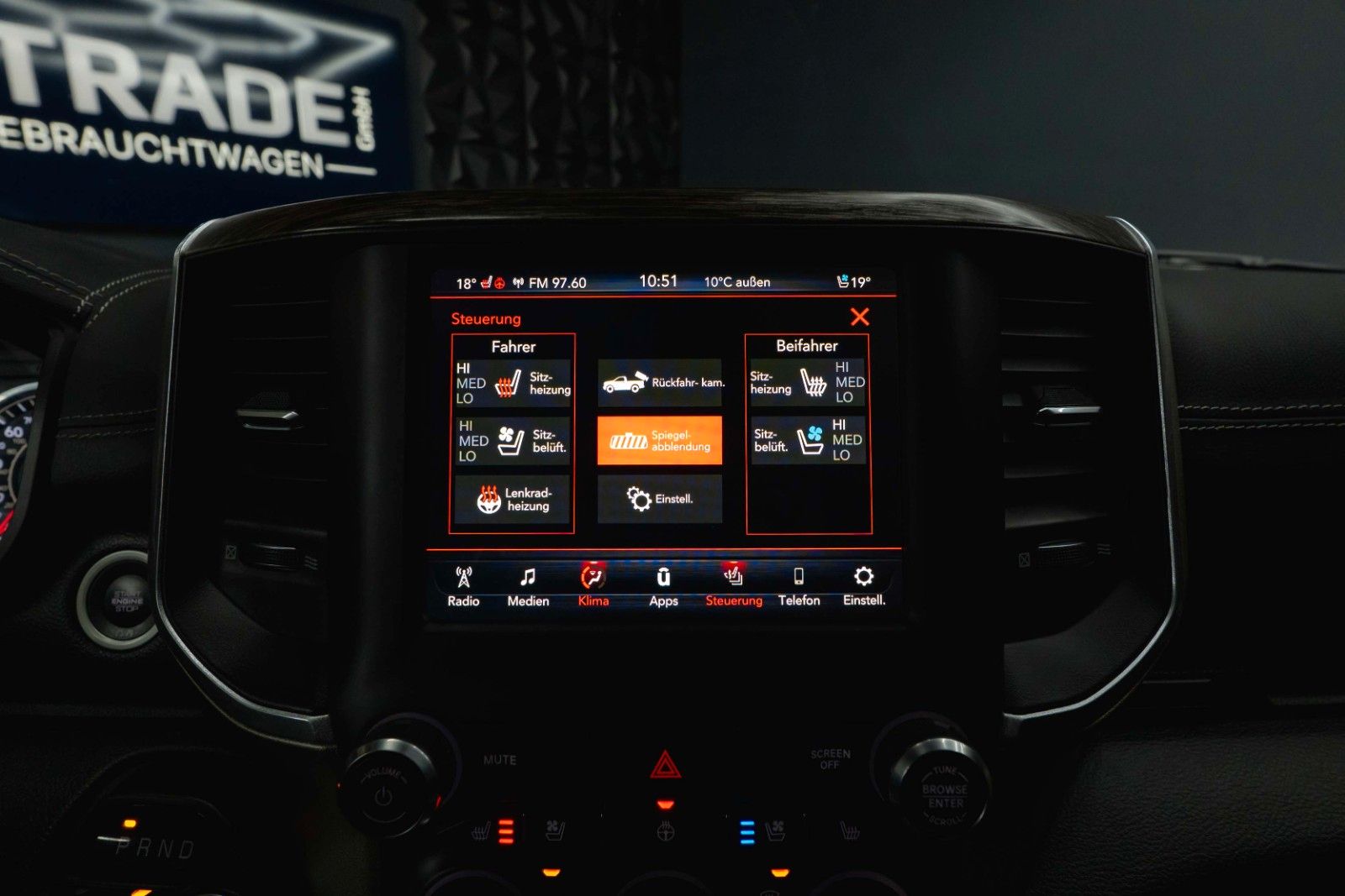 Fahrzeugabbildung Dodge RAM 5.7 V8 HEMI 4x4 OFFROAD NIGHT-Paket LARAMIE