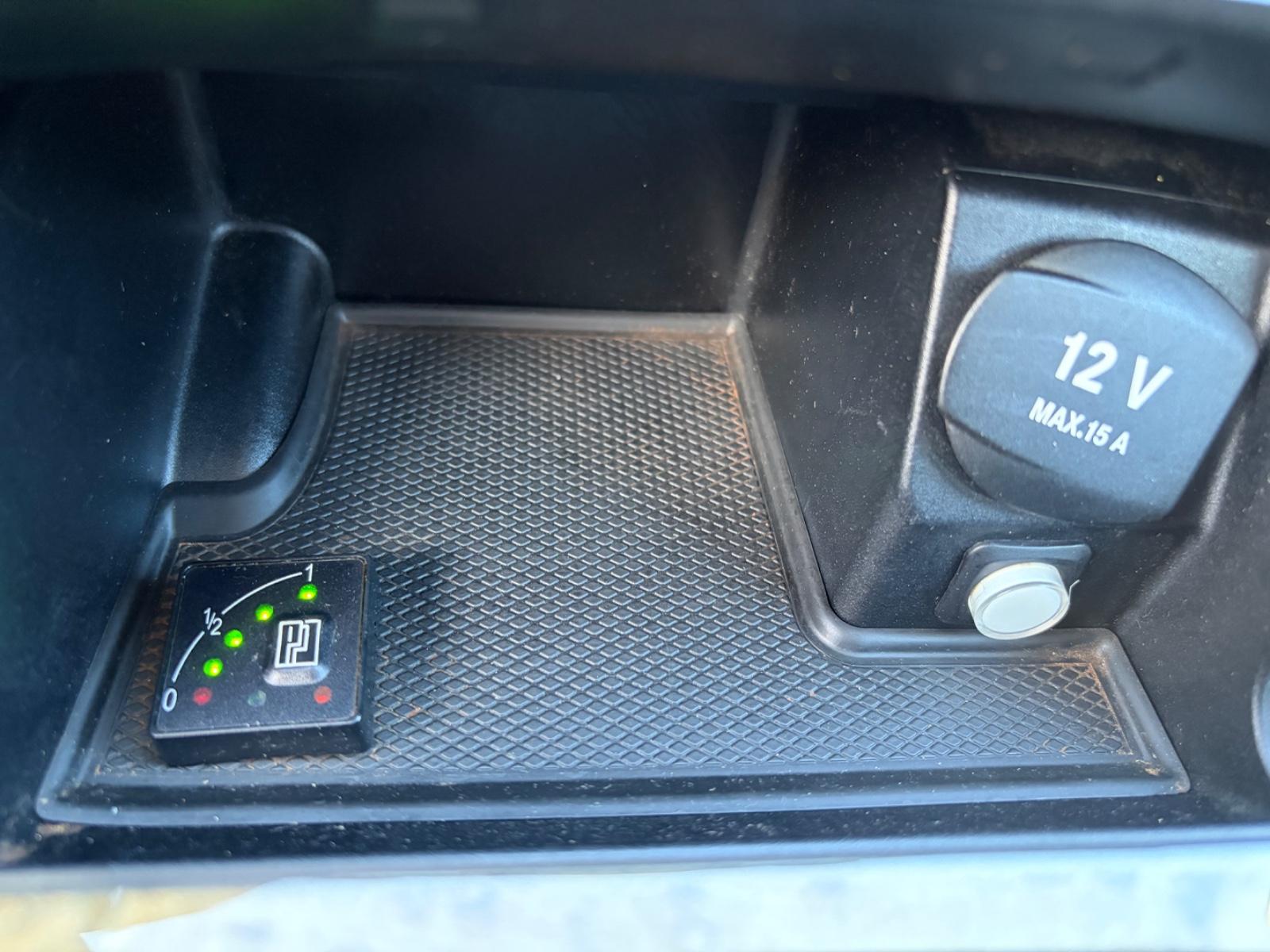 Mercedes-Benz E200 2008 — photo 17