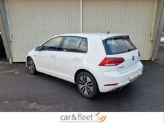 Fahrzeugabbildung Volkswagen e-Golf VII Lim. Navi LED SiHz PDC ACC Wärmepumpe