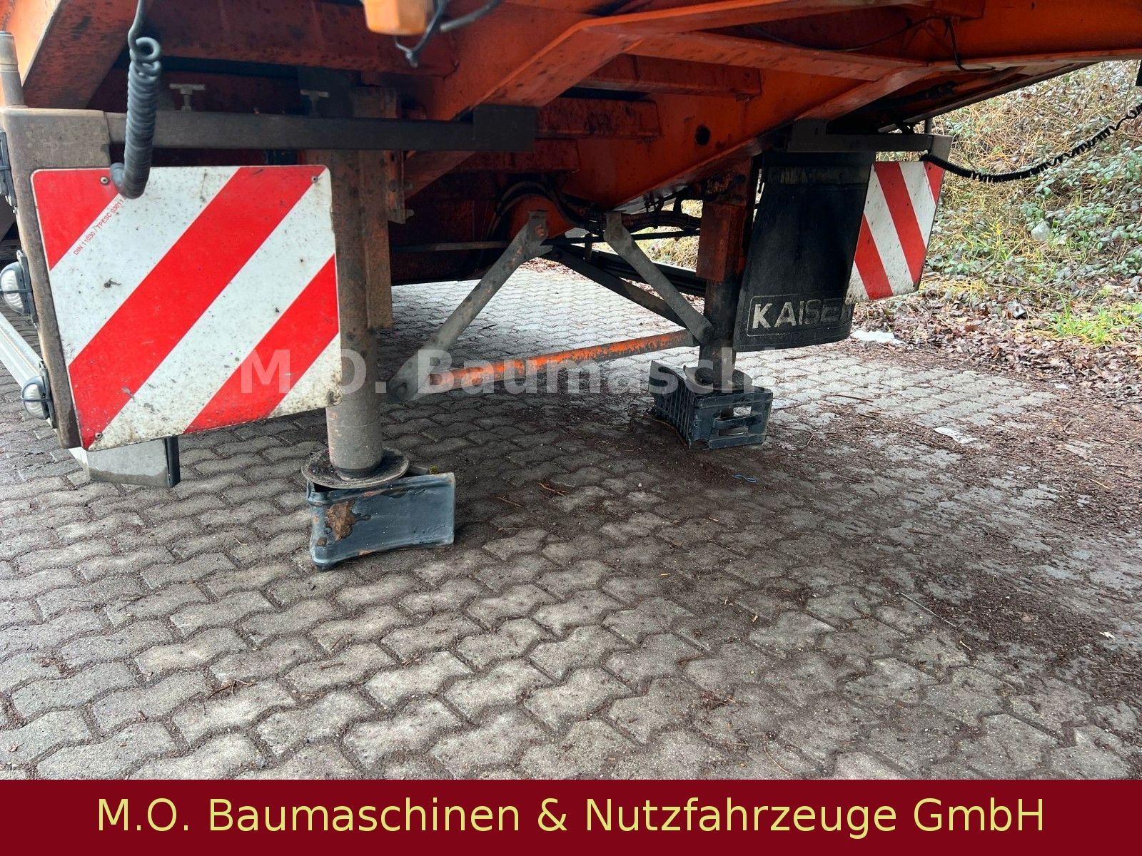 Fahrzeugabbildung Kaiser S450 / Hydr. Rampen / 3 Achser / Luft