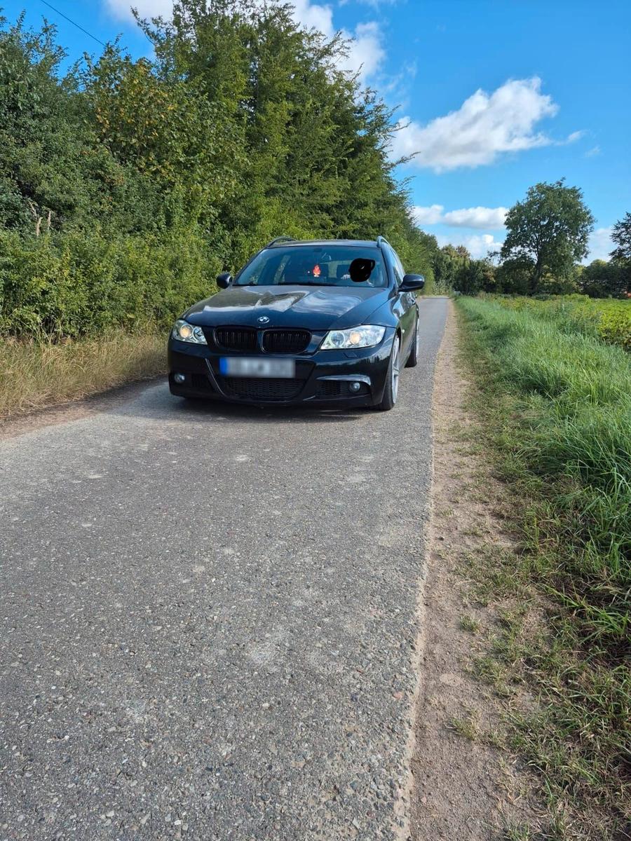 BMW 320 2008 — вигляд ззаду