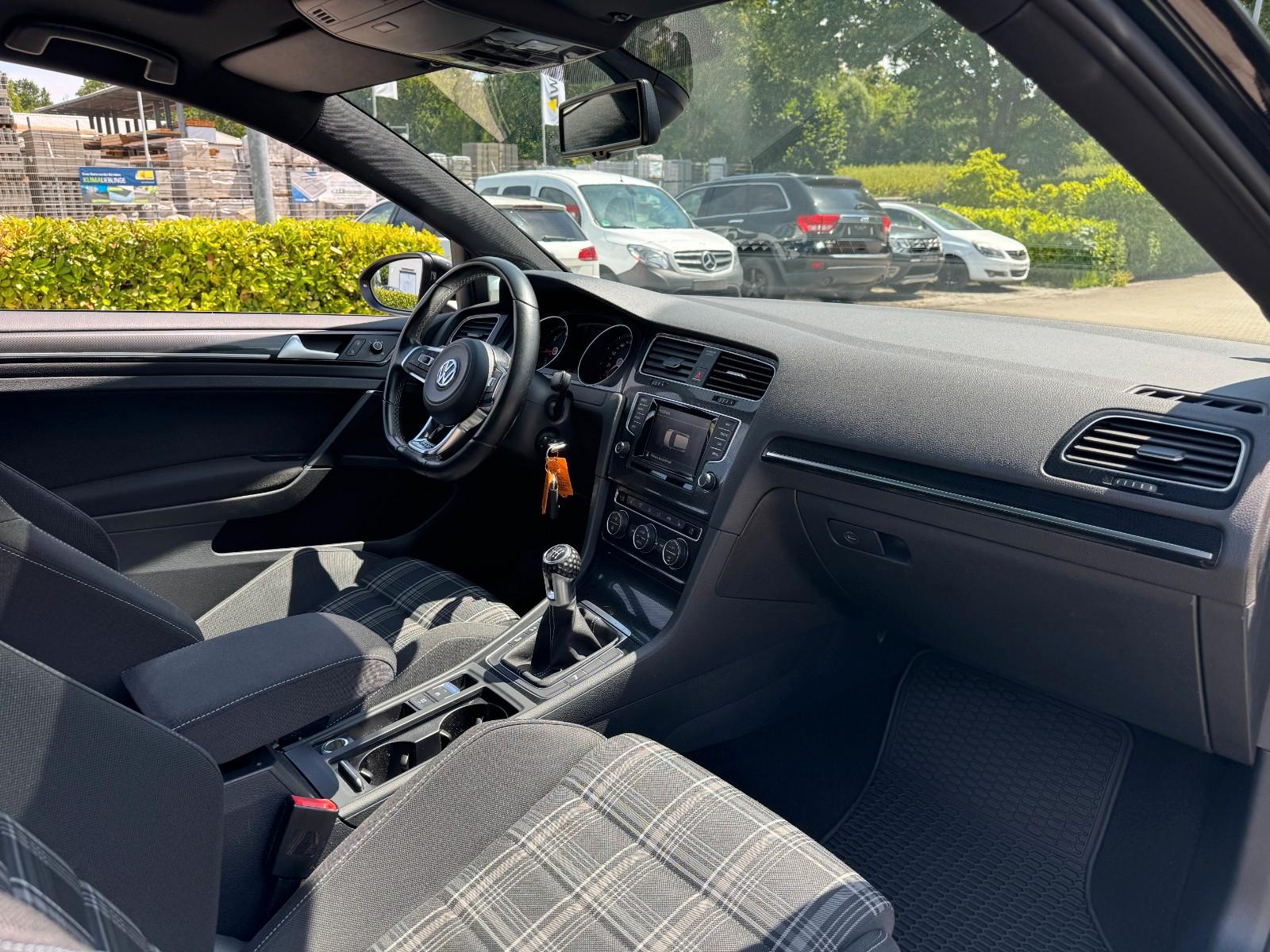 Volkswagen Golf VII Lim. GTD BMT Garantie *Pano *Sportpaket