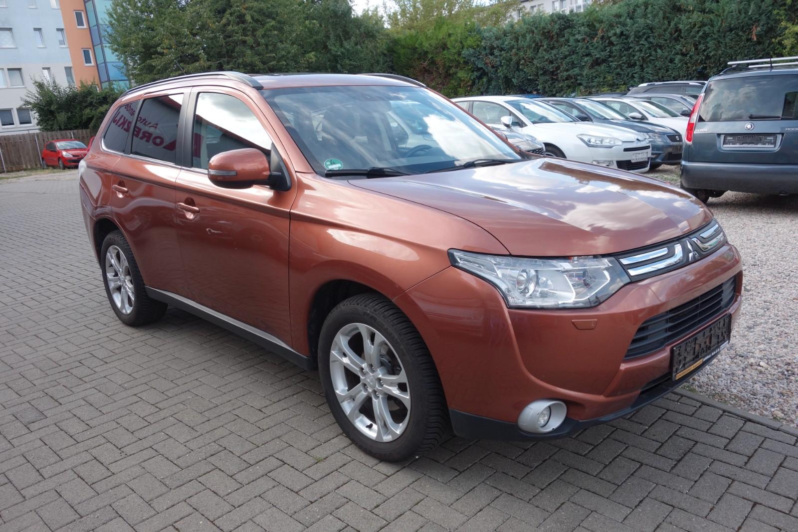 Mitsubishi Outlander 2.2 DI-D 150 ch 4WD Instyle • 7 places • Cuir • GPS • Toit ouvrant • Caméra