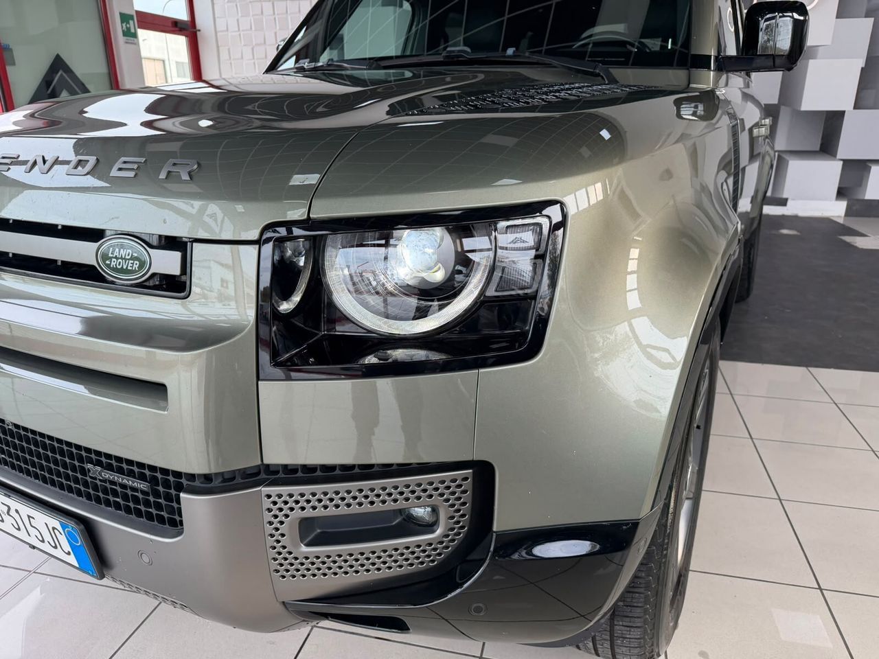 Land Rover Defender 110 3.0D I6 250 CV AWD Auto imagem 3