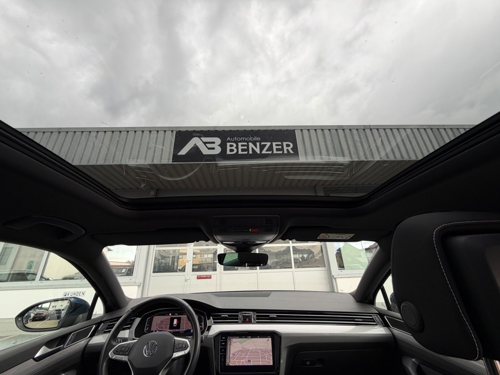 Fahrzeugabbildung Volkswagen Passat Business/AHK/Pano/LED/R-Cam/CarPlay/NAVI