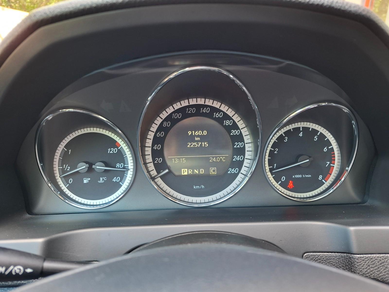 Mercedes-Benz C180 2009 — photo 28