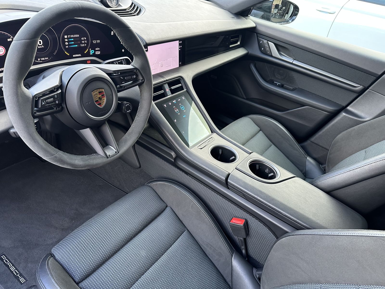 Fahrzeugabbildung Porsche Taycan Sport-Design NAV+LED+PANORAMA+360°+20ZOLL