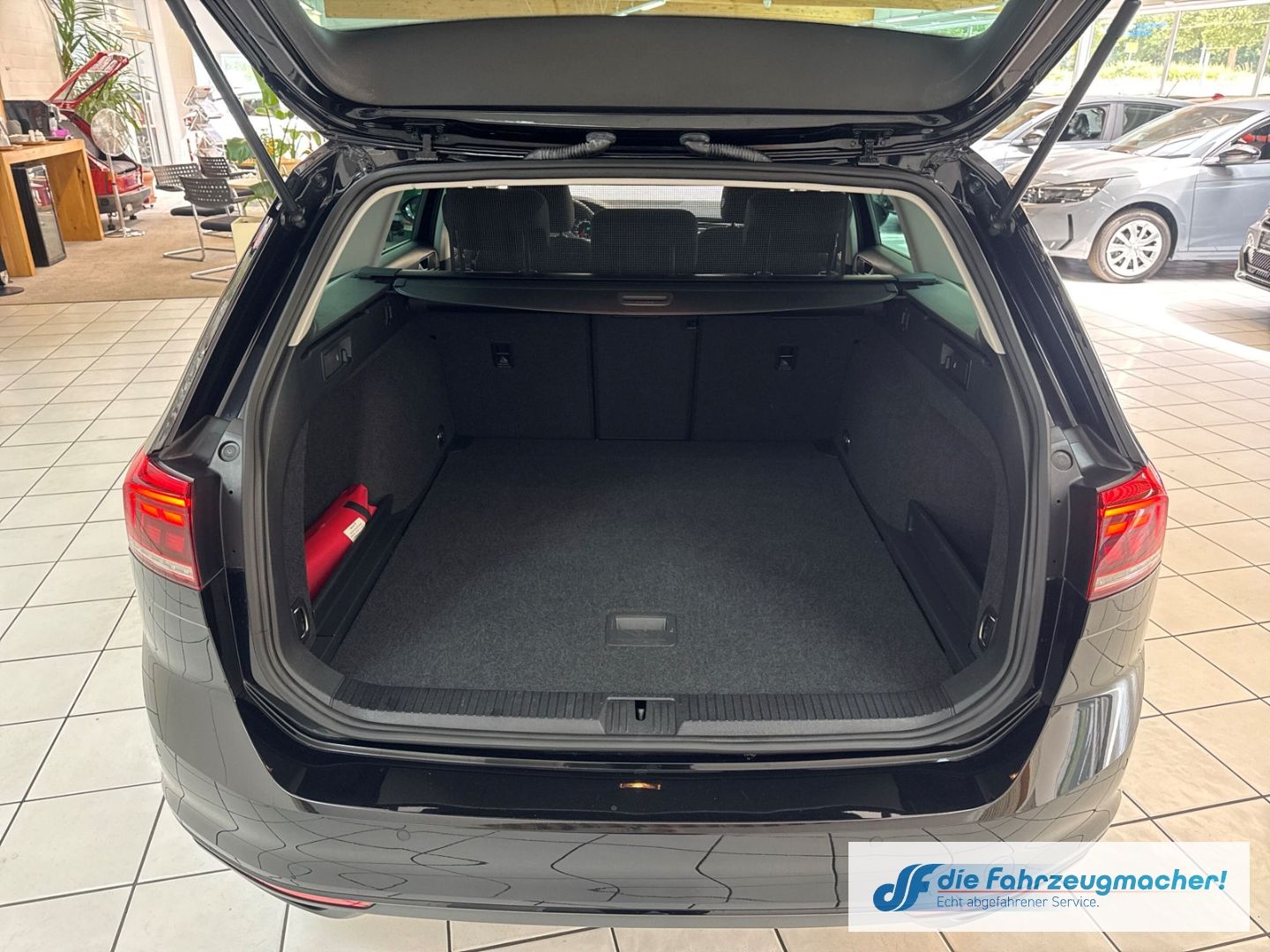 Fahrzeugabbildung Volkswagen Passat Variant Conceptline sch.AHK Navi LED ACC