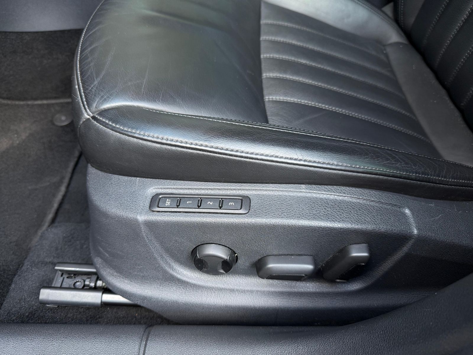 Fahrzeugabbildung SKODA Octavia 1.6 TDI Premium Edition LED+KAM+TEMP+SHZ