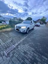 BMW X5 xDrive40d - Top gepflegt! Kein Wartungsstau! - BMW X5 in Oberhausen