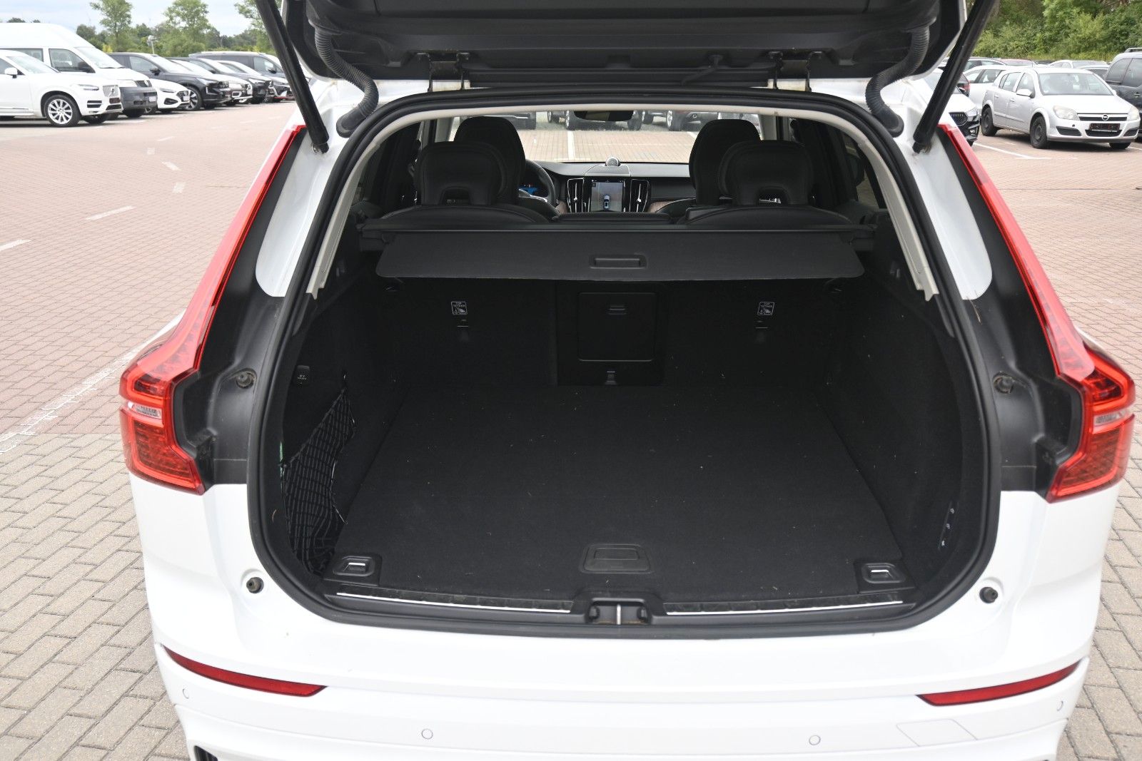 Fahrzeugabbildung Volvo XC60 T8 PHEV Ultimate Dark*LUFT*360°*ACC*AHK*