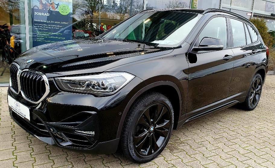 BMW X1 sDrive 20 i Sport Line Black Paket Navi AHK !