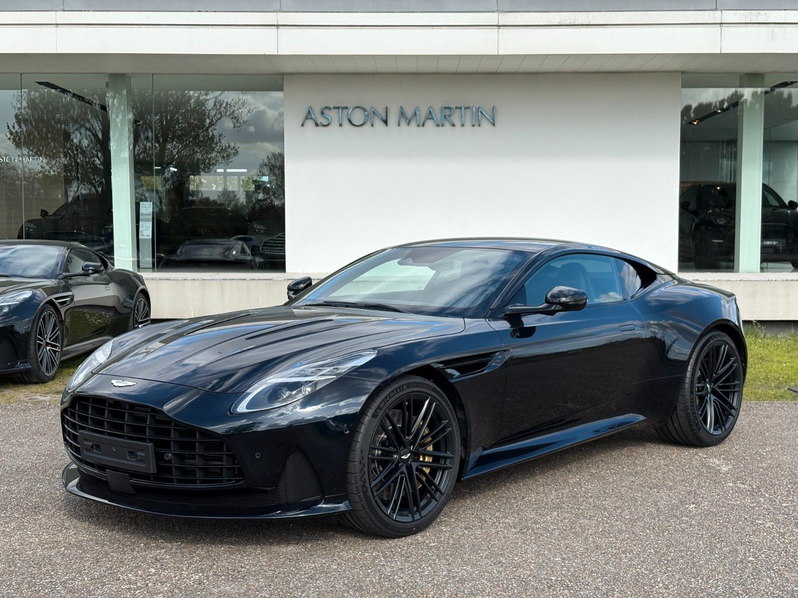 Aston Martin DB12 4.0 V8