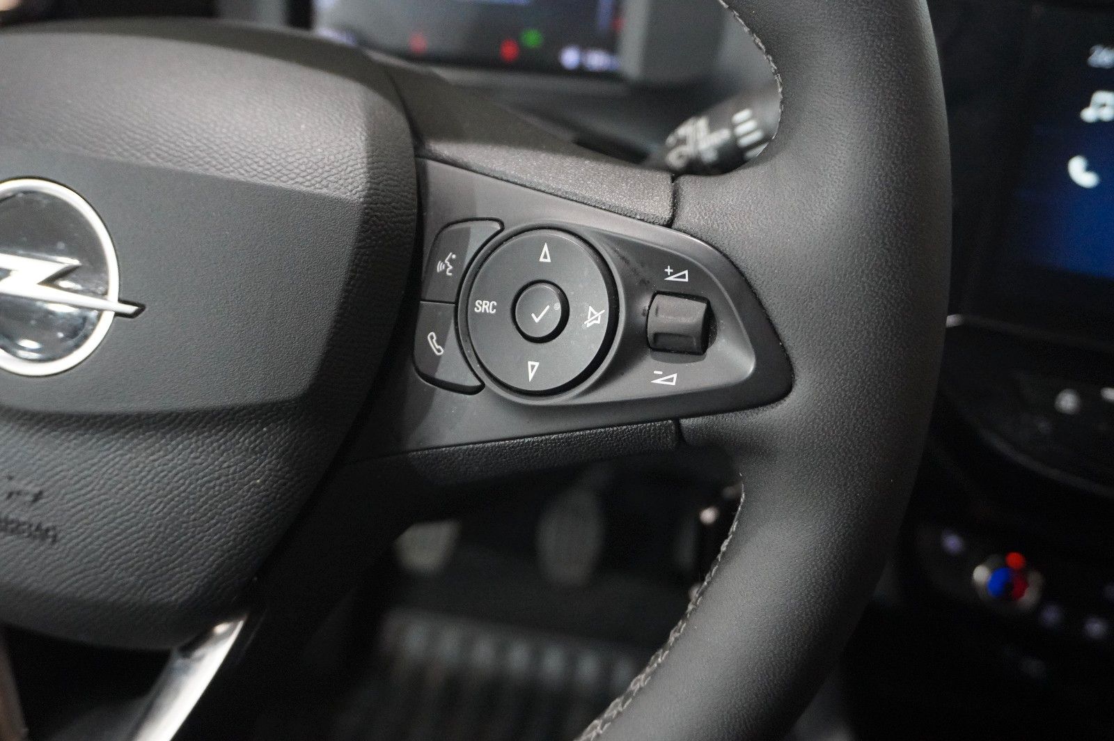 Fahrzeugabbildung Opel Corsa F 1.2 FACELIFT NAVI/LED/KAMERA/VIRTU./DAB+