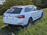 Skoda Superb Combi L&K 2.0 TDI 4x4 DSG Vollausstattung - Skoda Superb von privat