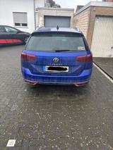 Volkswagen Passat Elegance R-Line IQ Light - VW Passat Gebrauchtwagen in Köln