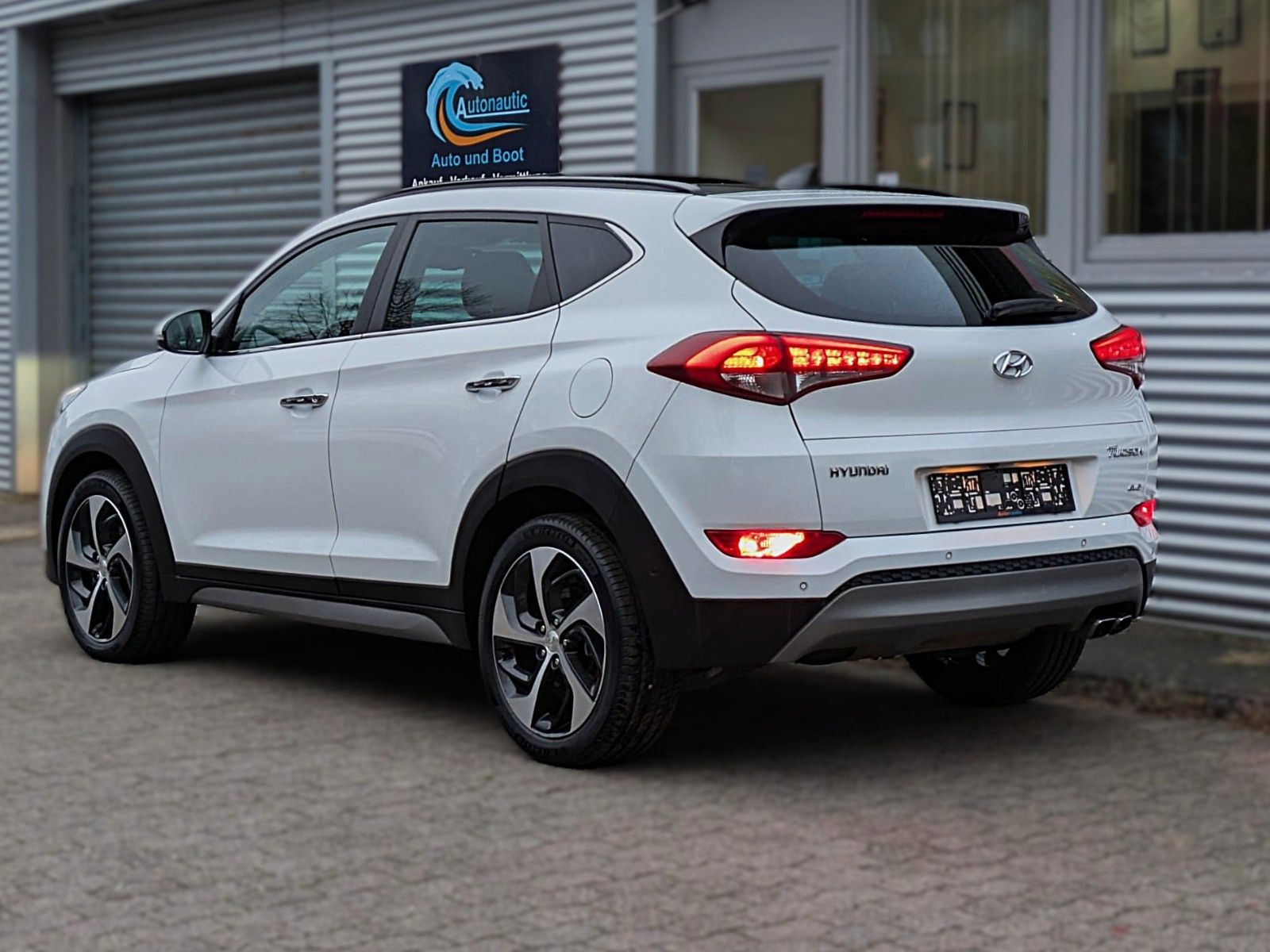 Fahrzeugabbildung Hyundai Tucson PREMIUM 4WD LEDER NAVI PANO PARKASS. LED